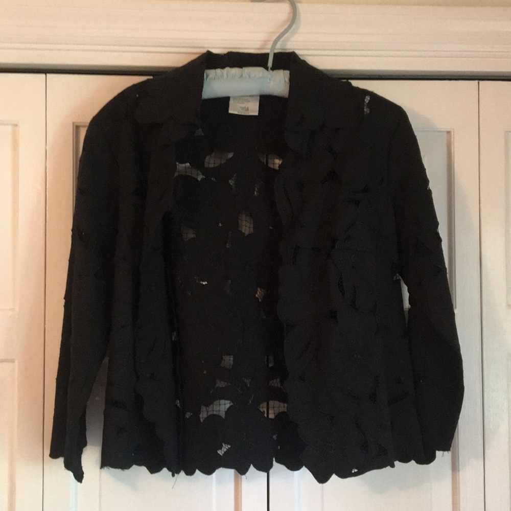 3/4 length sleeve cut out pattern with flowers